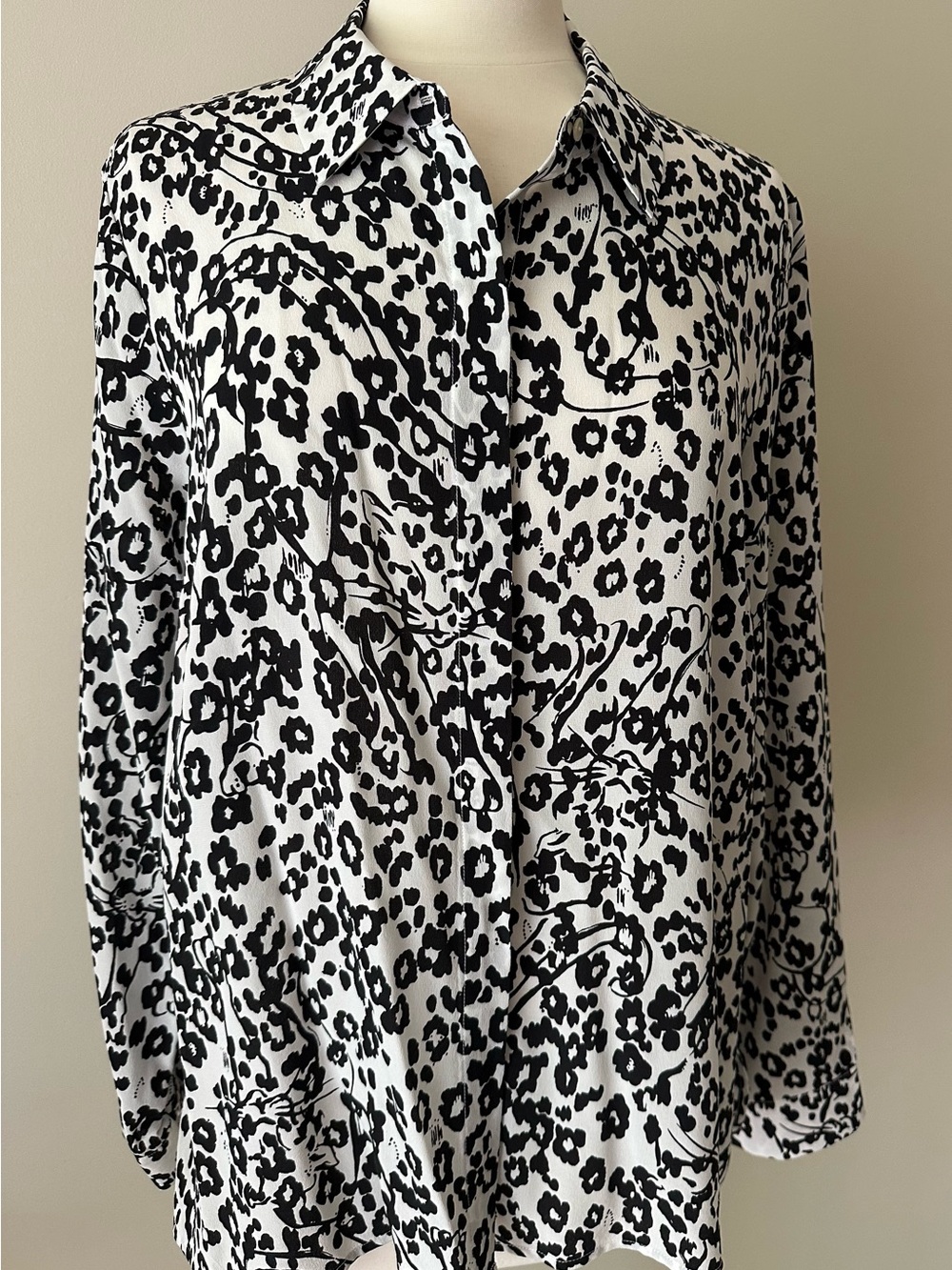 Lilly Pulitzer Black and White Leopard Print Button-Up - Picture 3 of 10